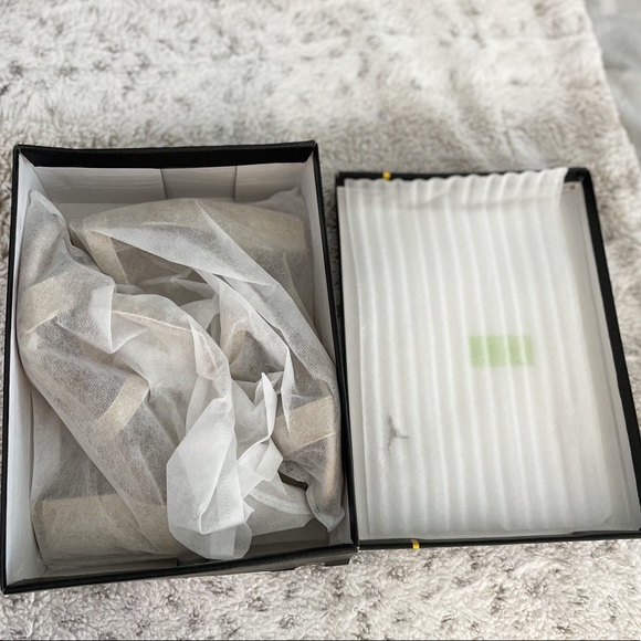 Gold Heels - Picture 7 of 7